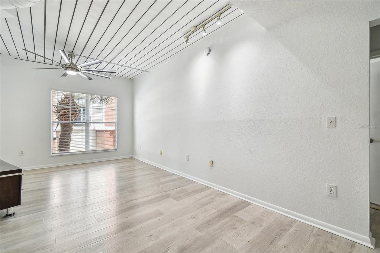 2410 W Azeele St #222 - Photo 7 of 27
