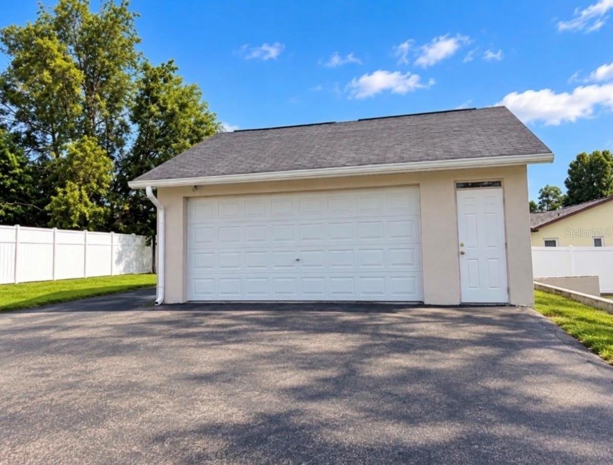5280 Beachview Dr - Photo 2 of 29