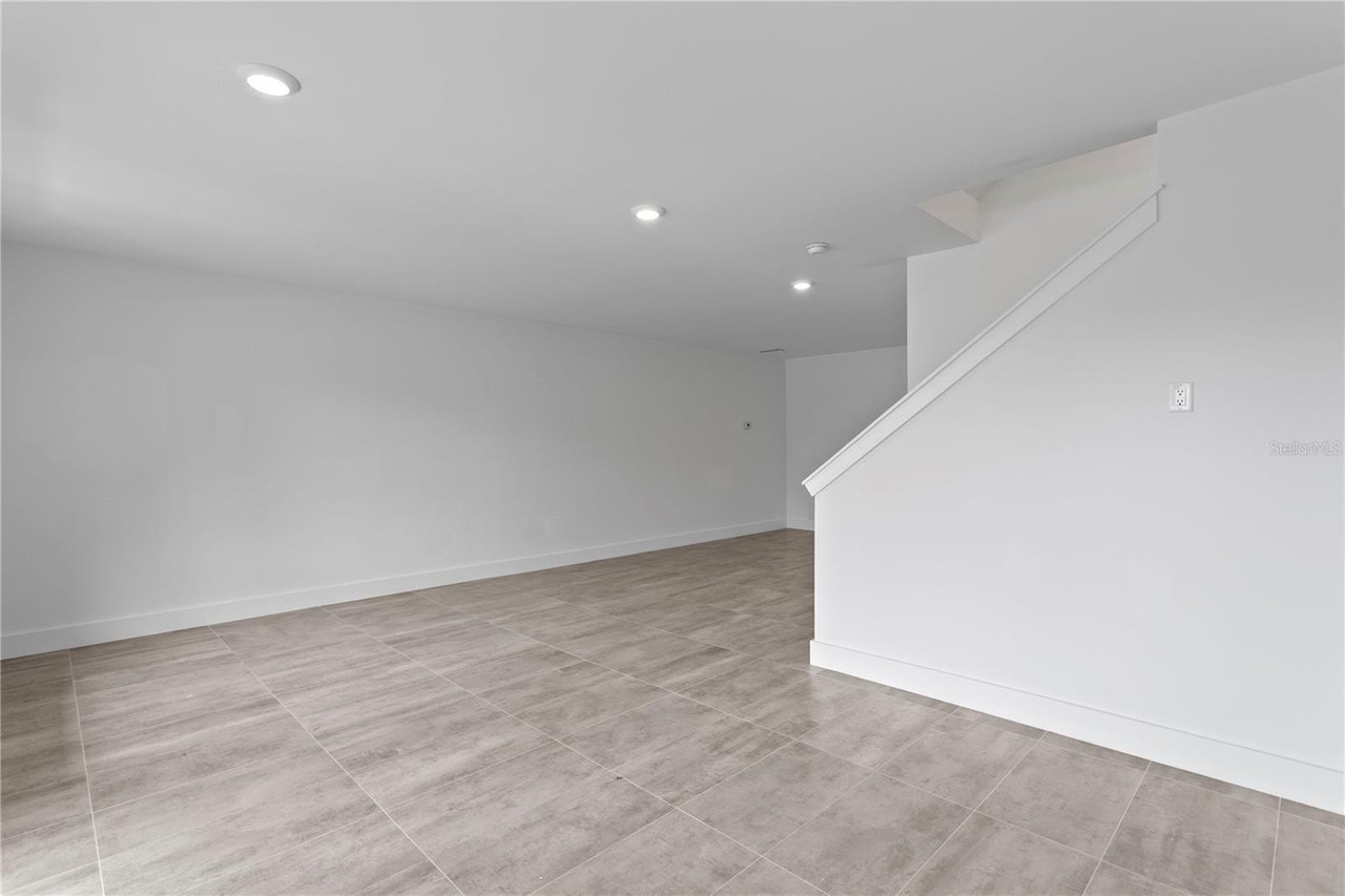 90 Columbia Dr #5 - Photo 5 of 46
