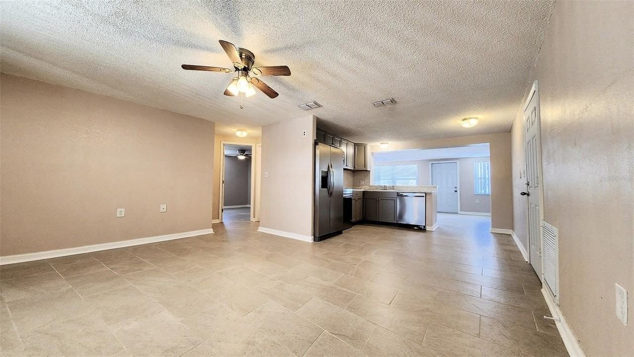 13738 Melanie Ave - Photo 4 of 40