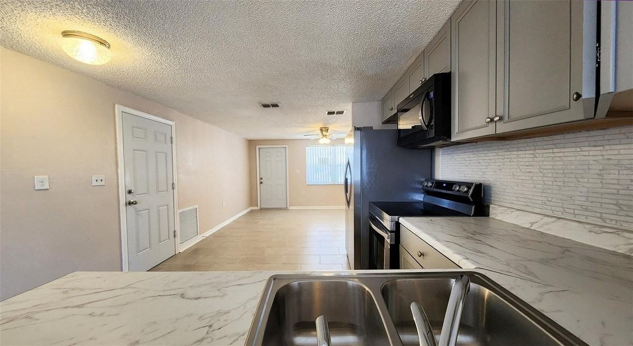 13738 Melanie Ave - Photo 7 of 40