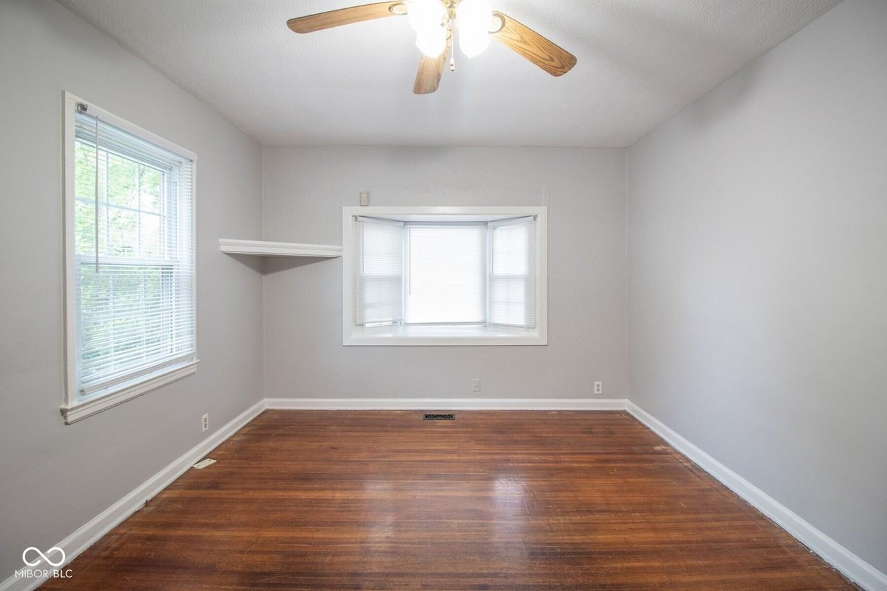 4646 Caroline Ave - Photo 3 of 12