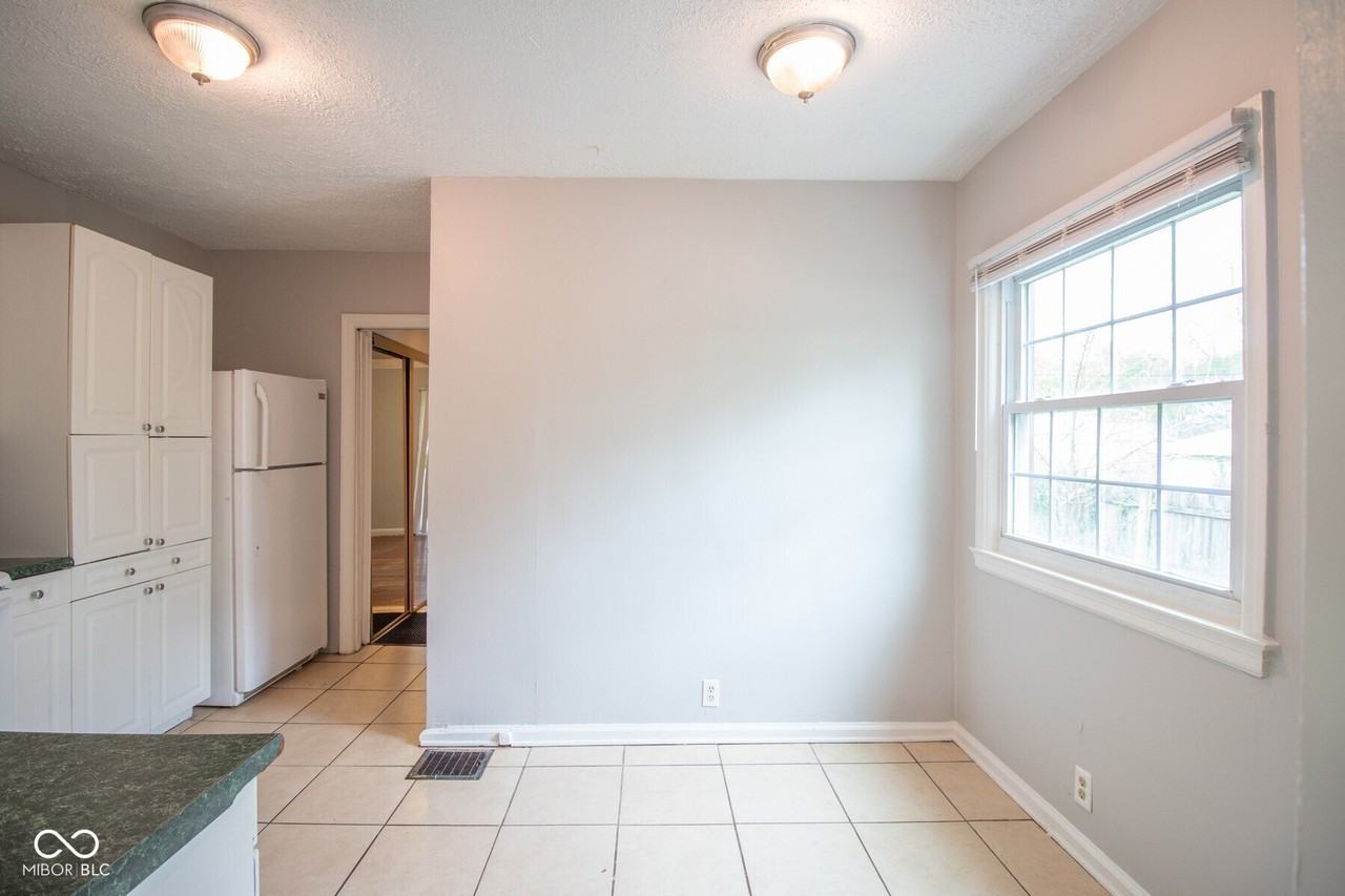 4646 Caroline Ave - Photo 4 of 12
