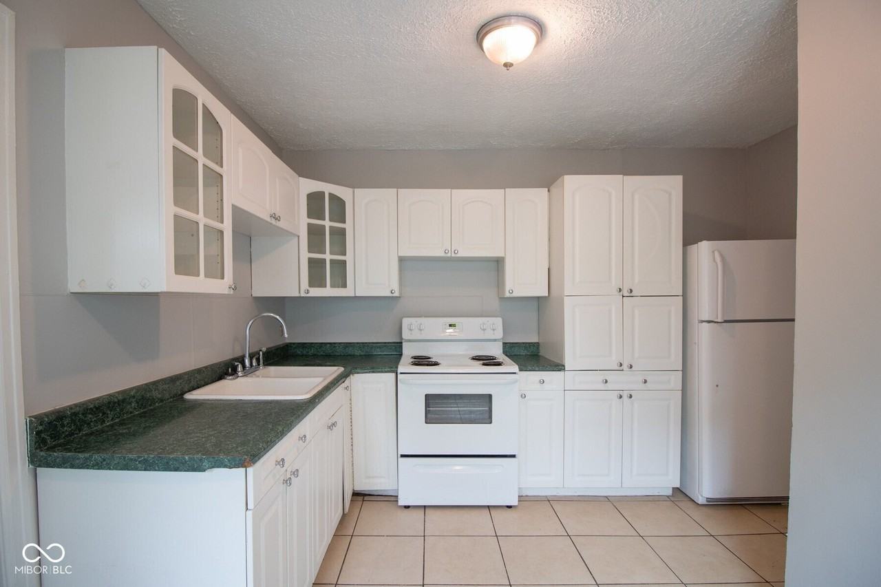 4646 Caroline Ave - Photo 5 of 12