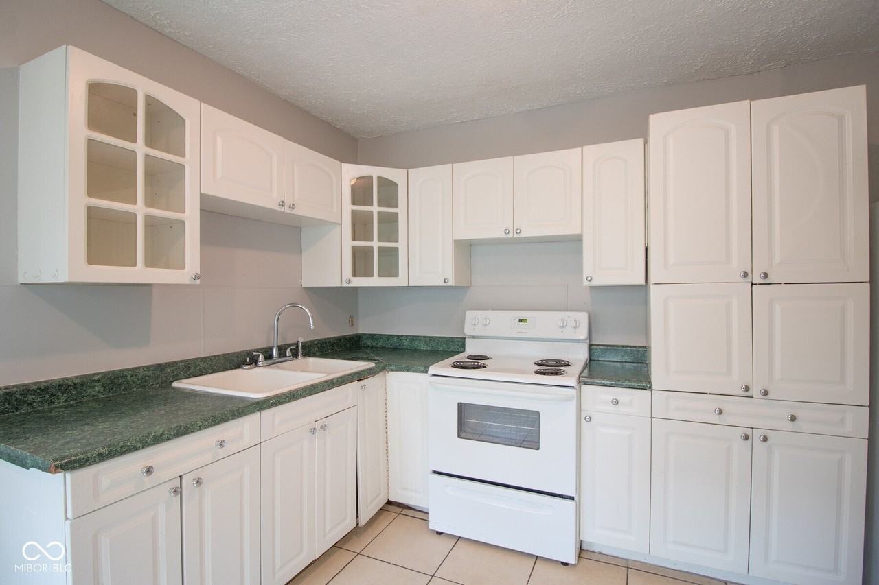 4646 Caroline Ave - Photo 6 of 12