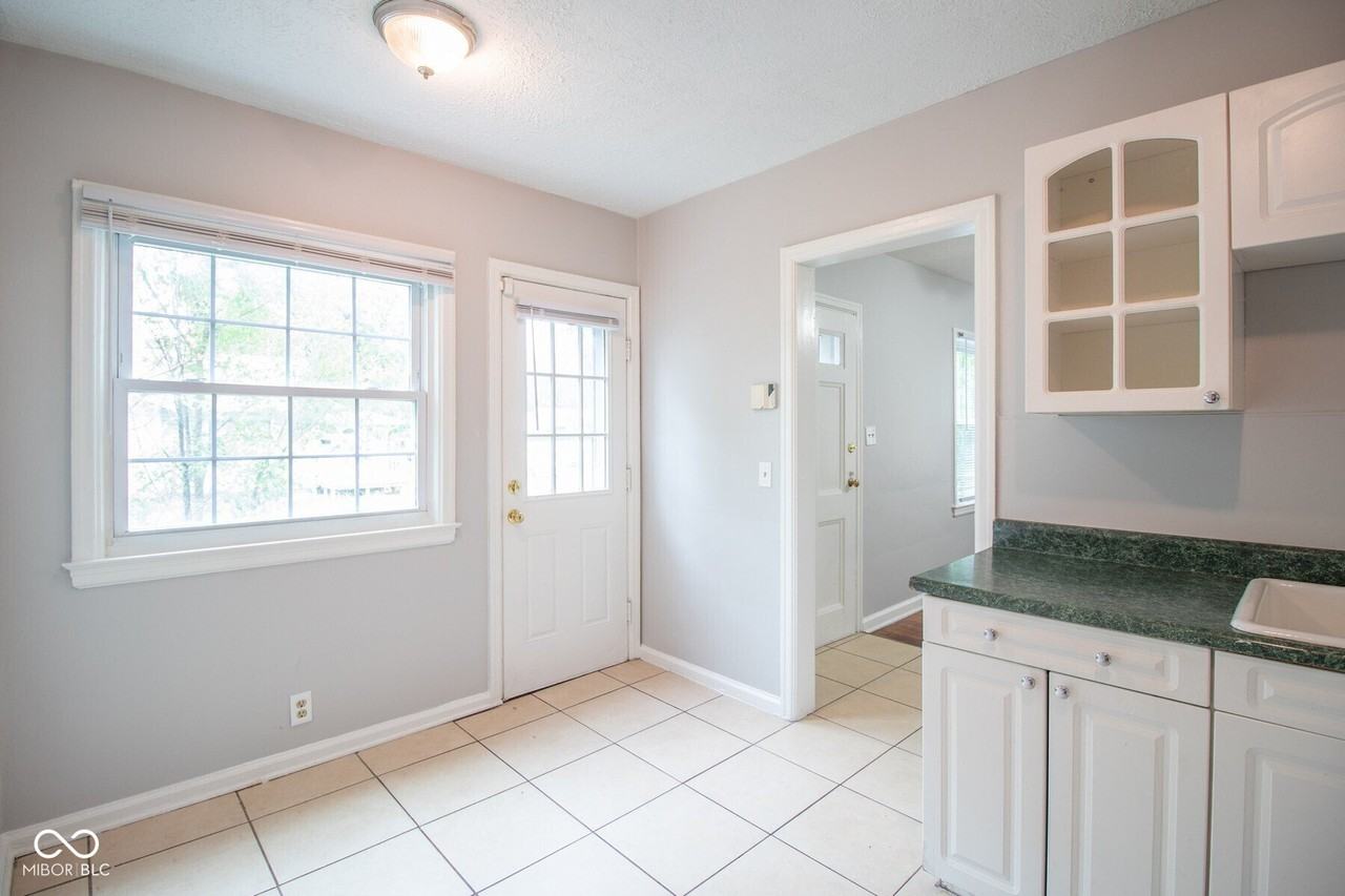 4646 Caroline Ave - Photo 7 of 12