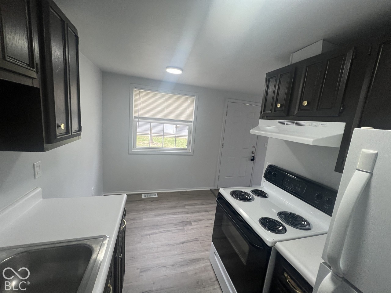 900 Sloan St #A - Photo 3 of 12
