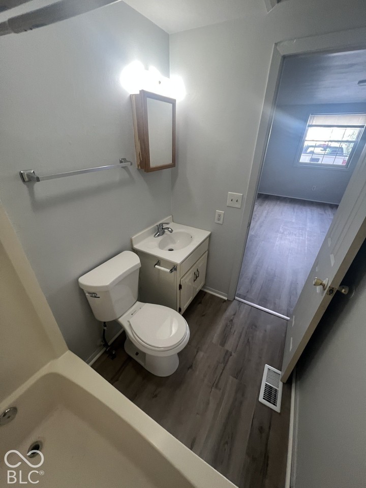 900 Sloan St #A - Photo 7 of 12