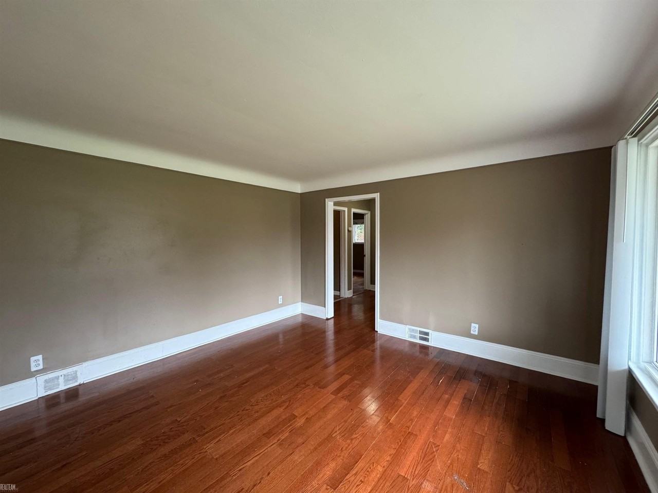 19196 Tyrone St - Photo 4 of 26