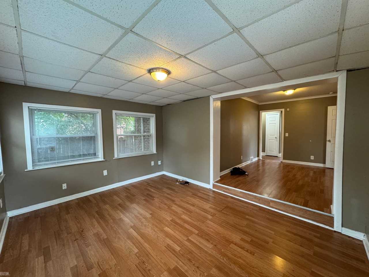 19196 Tyrone St - Photo 5 of 26