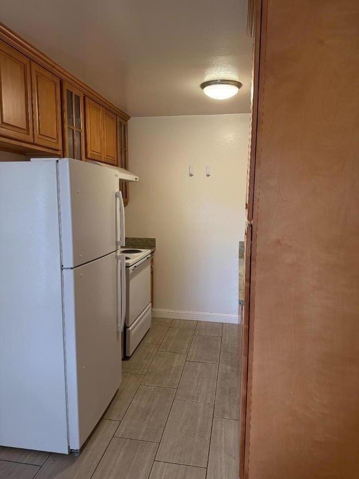 670 Azara Pl #2 - Photo 4 of 15