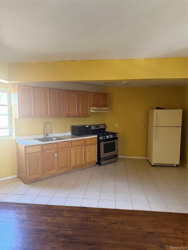 9320 197th St #2FL - Photo 6 of 11