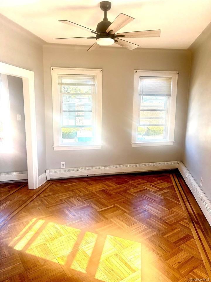 135 New Hyde Park Rd - Photo 5 of 12