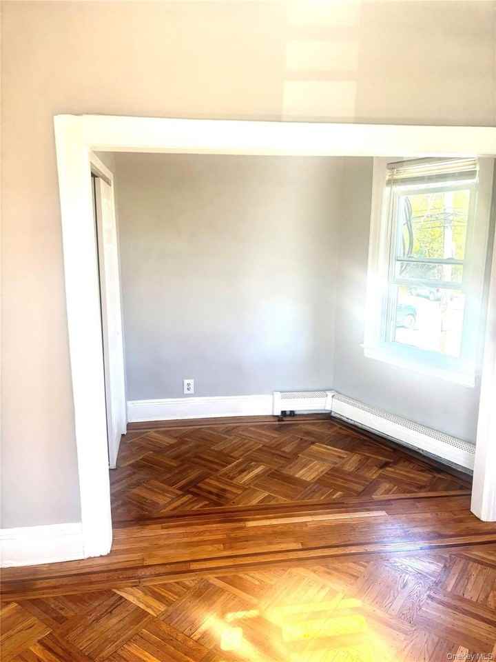 135 New Hyde Park Rd - Photo 6 of 12