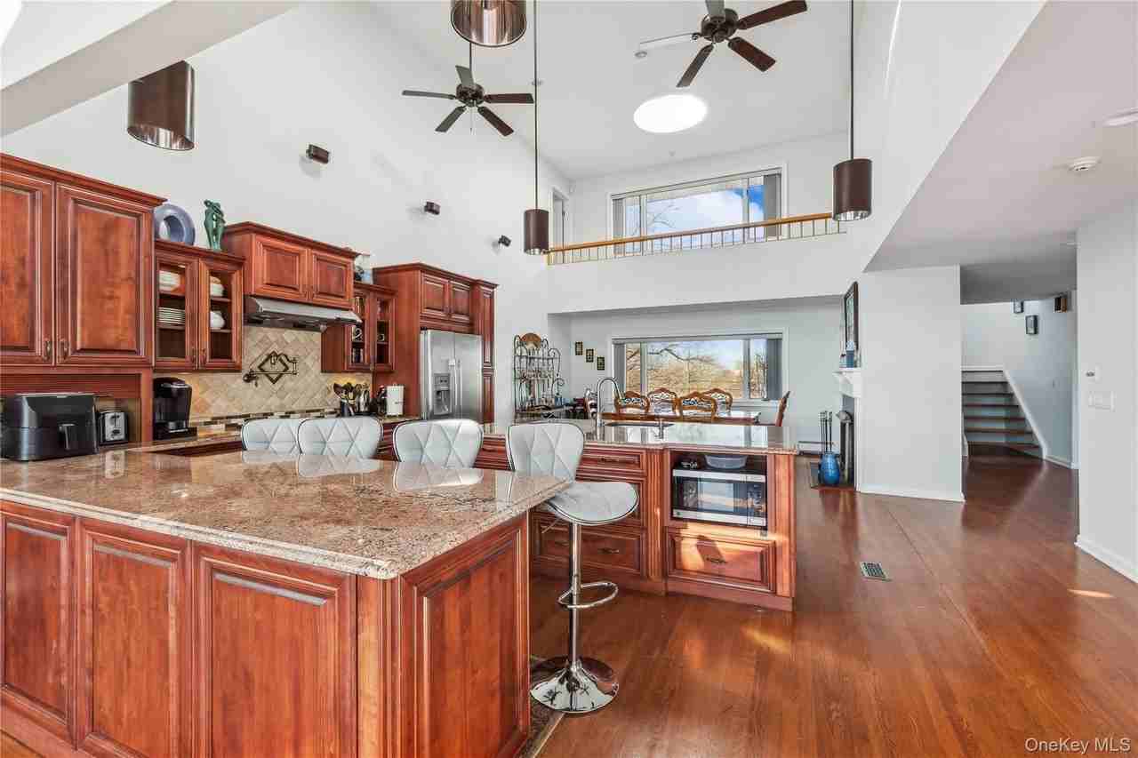 1205 Lake Dr - Photo 6 of 36