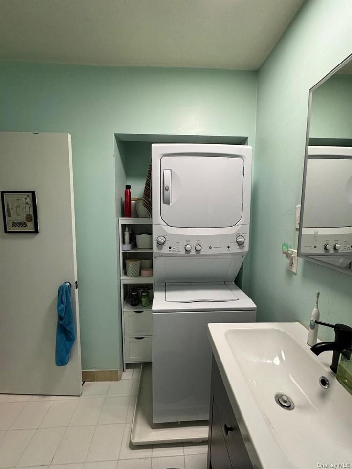 120 Lincoln Ave - Photo 2 of 10