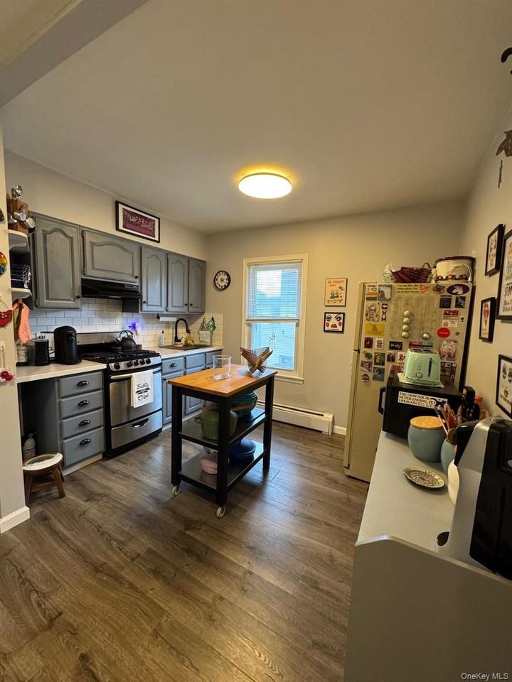 120 Lincoln Ave - Photo 3 of 10