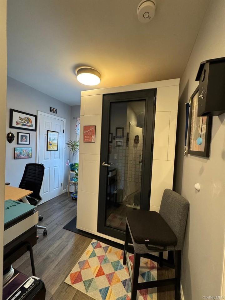 120 Lincoln Ave - Photo 6 of 10