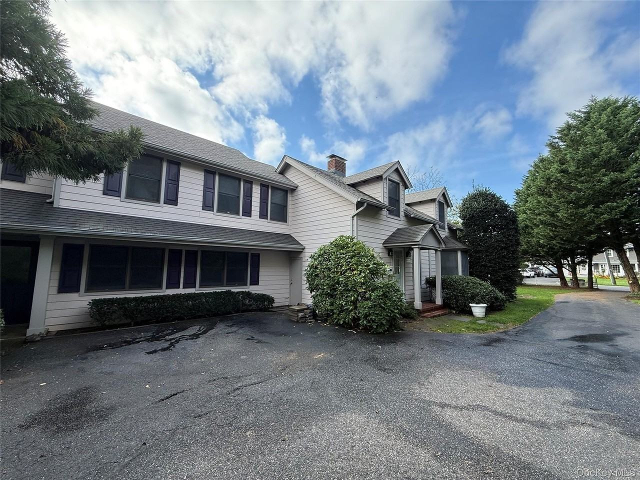 7 Suffolk Ln - Photo 6 of 26