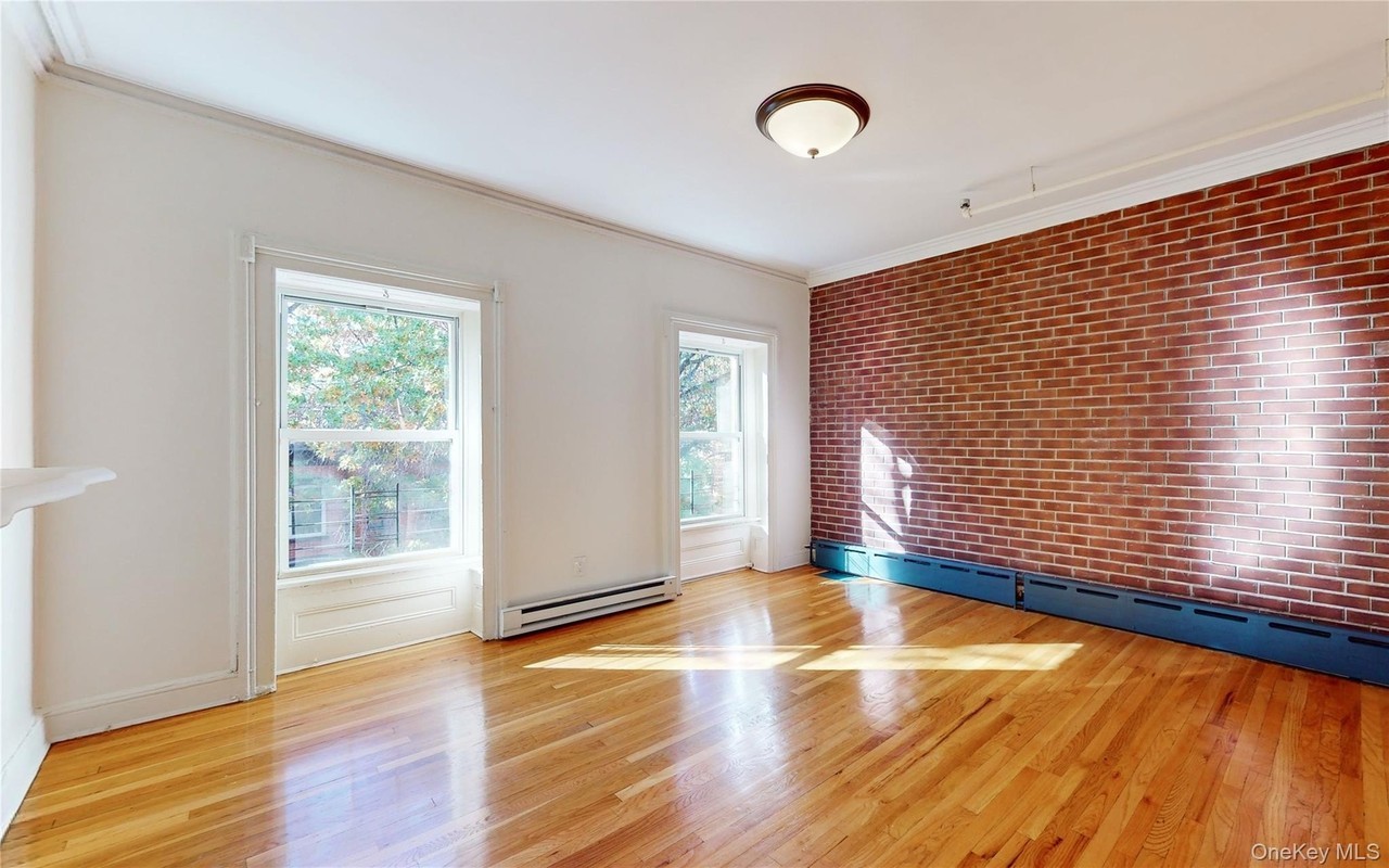 467 Waverly Ave - Photo 2 of 16