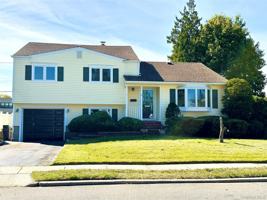 featured image of 2 Radnor Ct