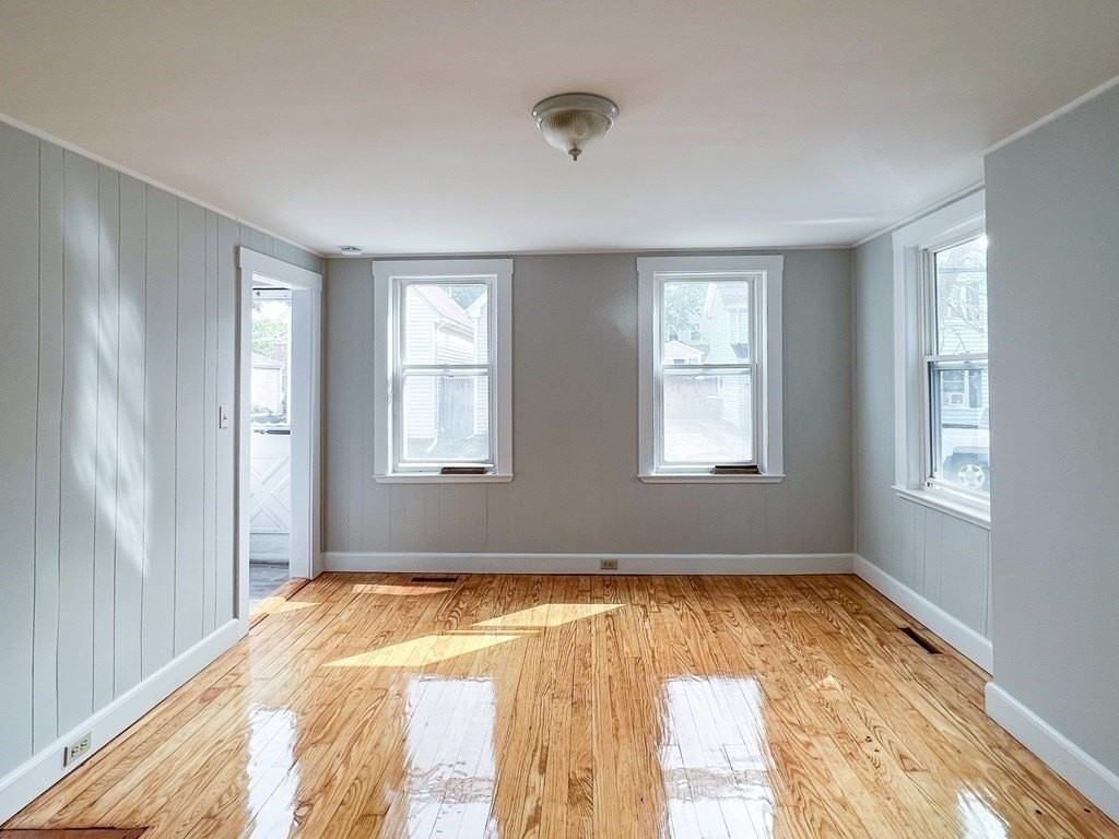 25 Common St #1 - Photo 5 of 12