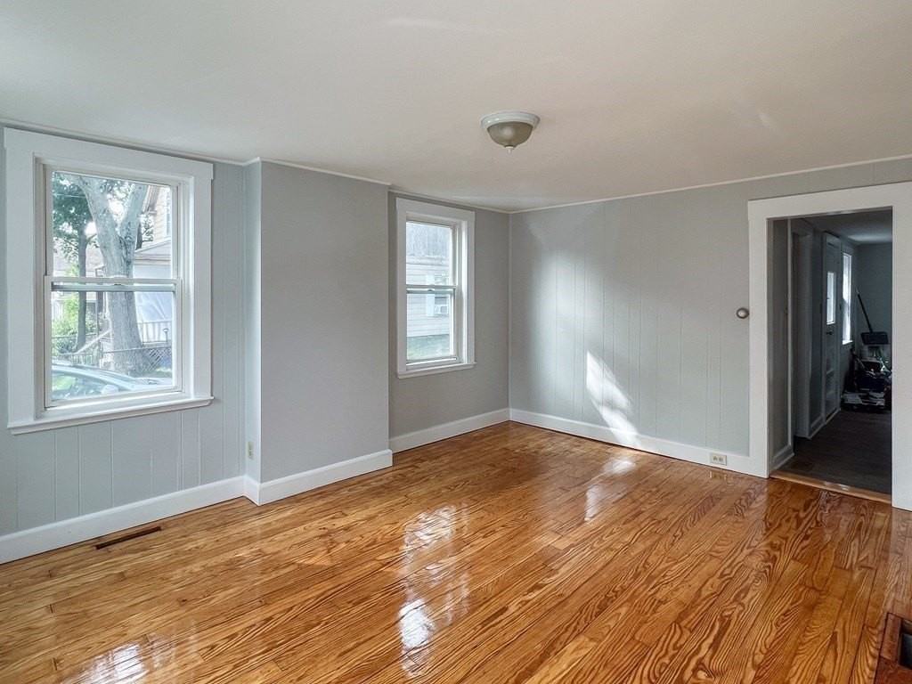 25 Common St #1 - Photo 6 of 12