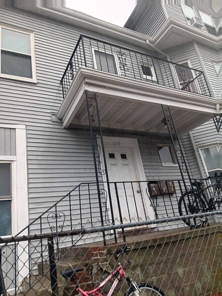 125 Lonsdale St #1 - Photo 2 of 9