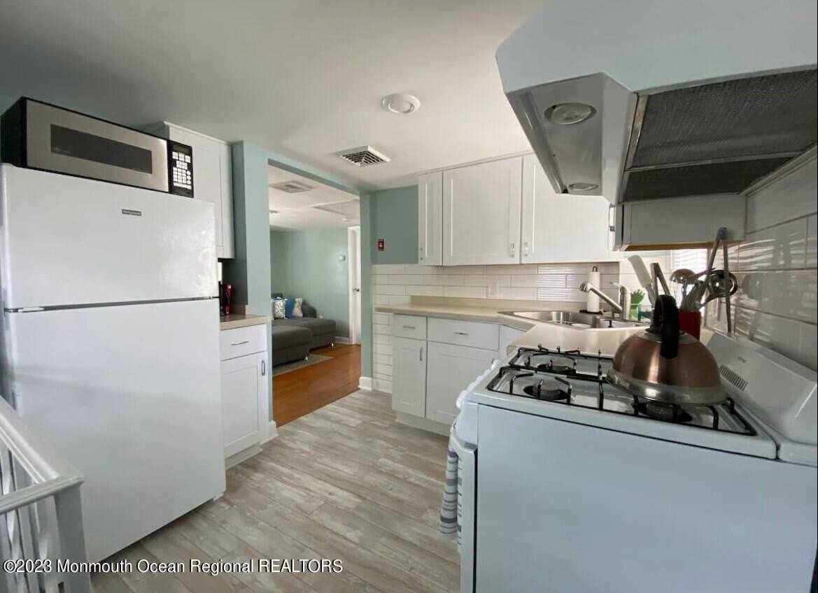 222 Norwood Ln - Photo 3 of 11
