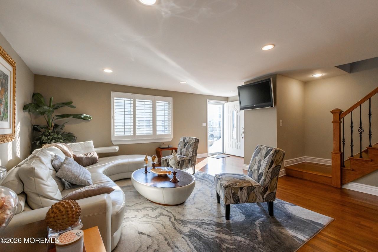 7 Vine Ct - Photo 2 of 18