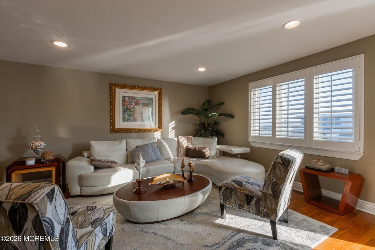 7 Vine Ct - Photo 3 of 18