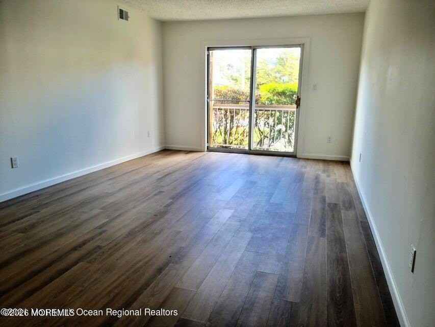 61 Diane Dr - Photo 2 of 9