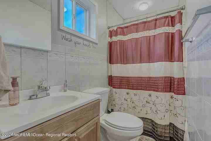 663 Kennedy St - Photo 5 of 22