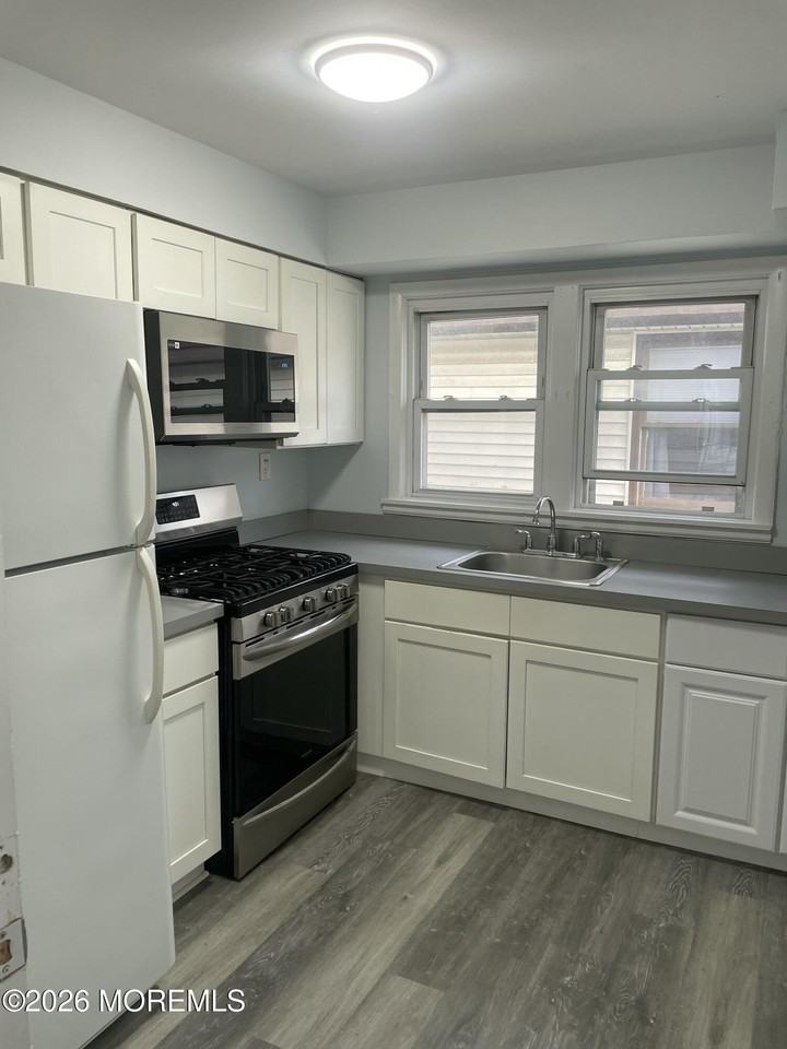 54 4th Ave #B - Photo 2 of 14