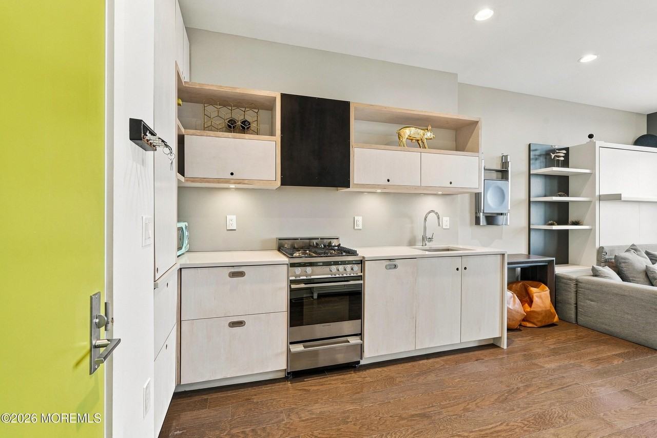 601 Bangs Ave #904 - Photo 4 of 29