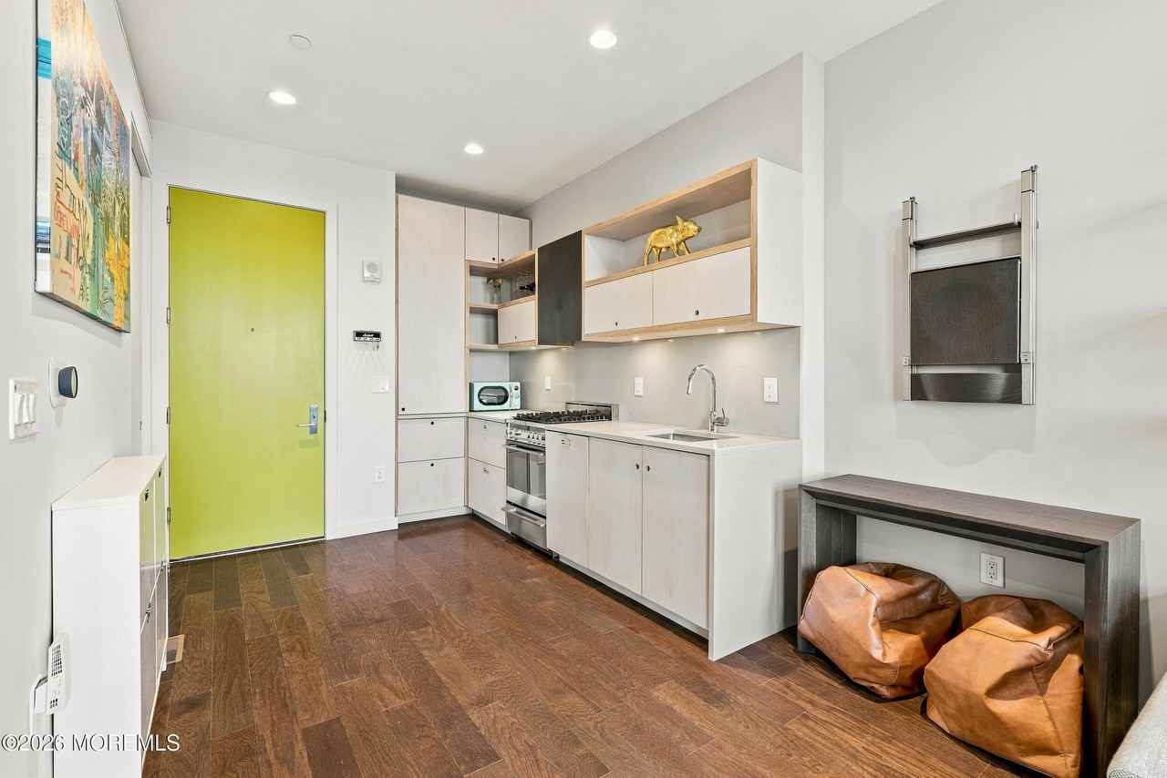 601 Bangs Ave #904 - Photo 6 of 29