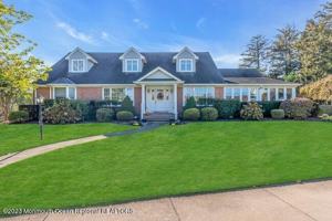 featured image of 809 W Lake Dr