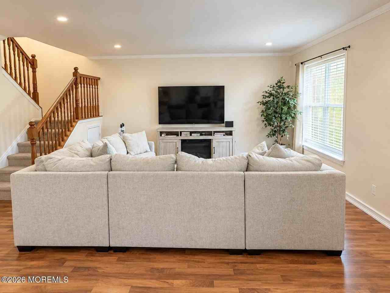 39 Almond Dr - Photo 3 of 12