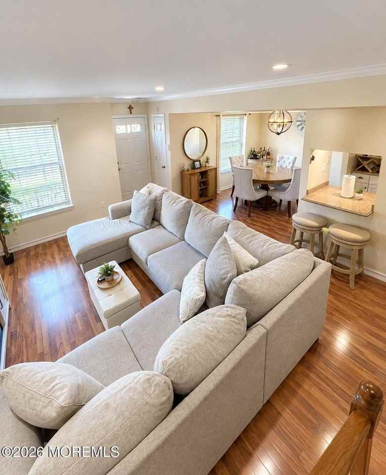 39 Almond Dr - Photo 4 of 12