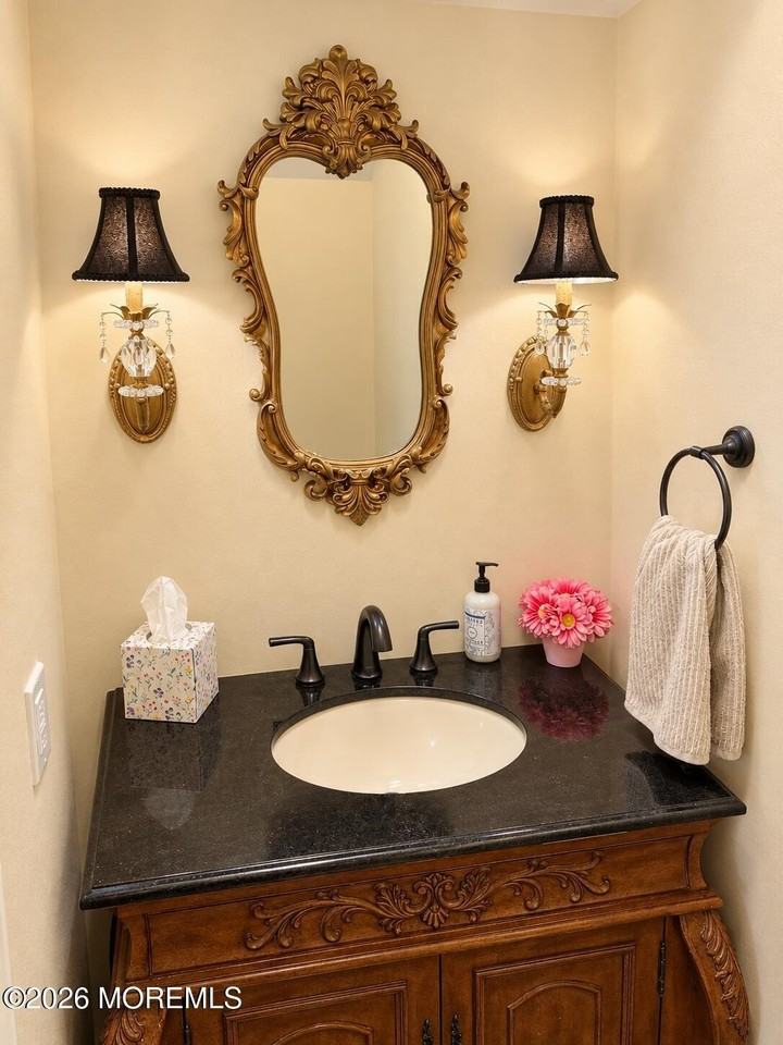 39 Almond Dr - Photo 7 of 12