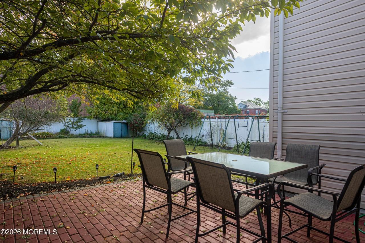 12 Jacobson St - Photo 3 of 42