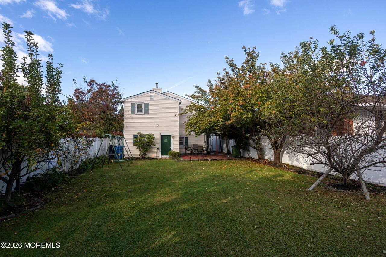 12 Jacobson St - Photo 4 of 42