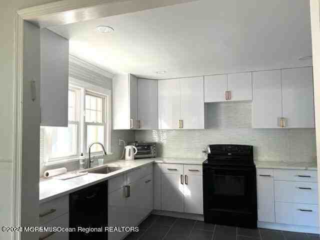 742 Myrtle Ave - Photo 4 of 13