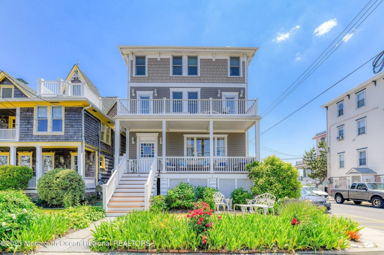 16 Abbott Ave - Photo 3 of 50