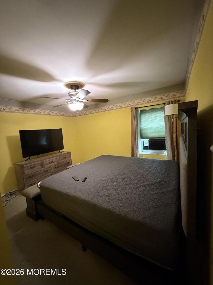 168 Greentree Rd - Photo 2 of 11