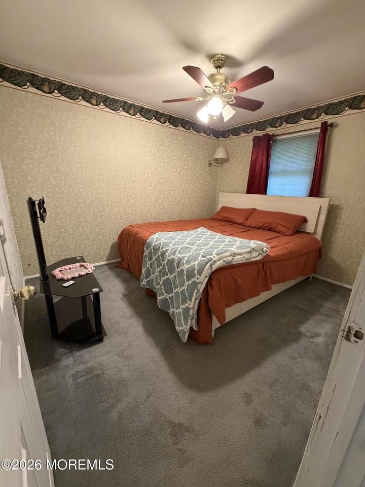 168 Greentree Rd - Photo 3 of 11