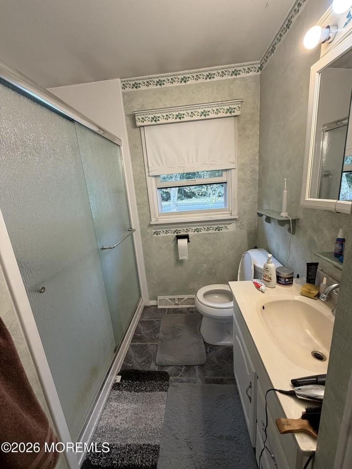 168 Greentree Rd - Photo 5 of 11