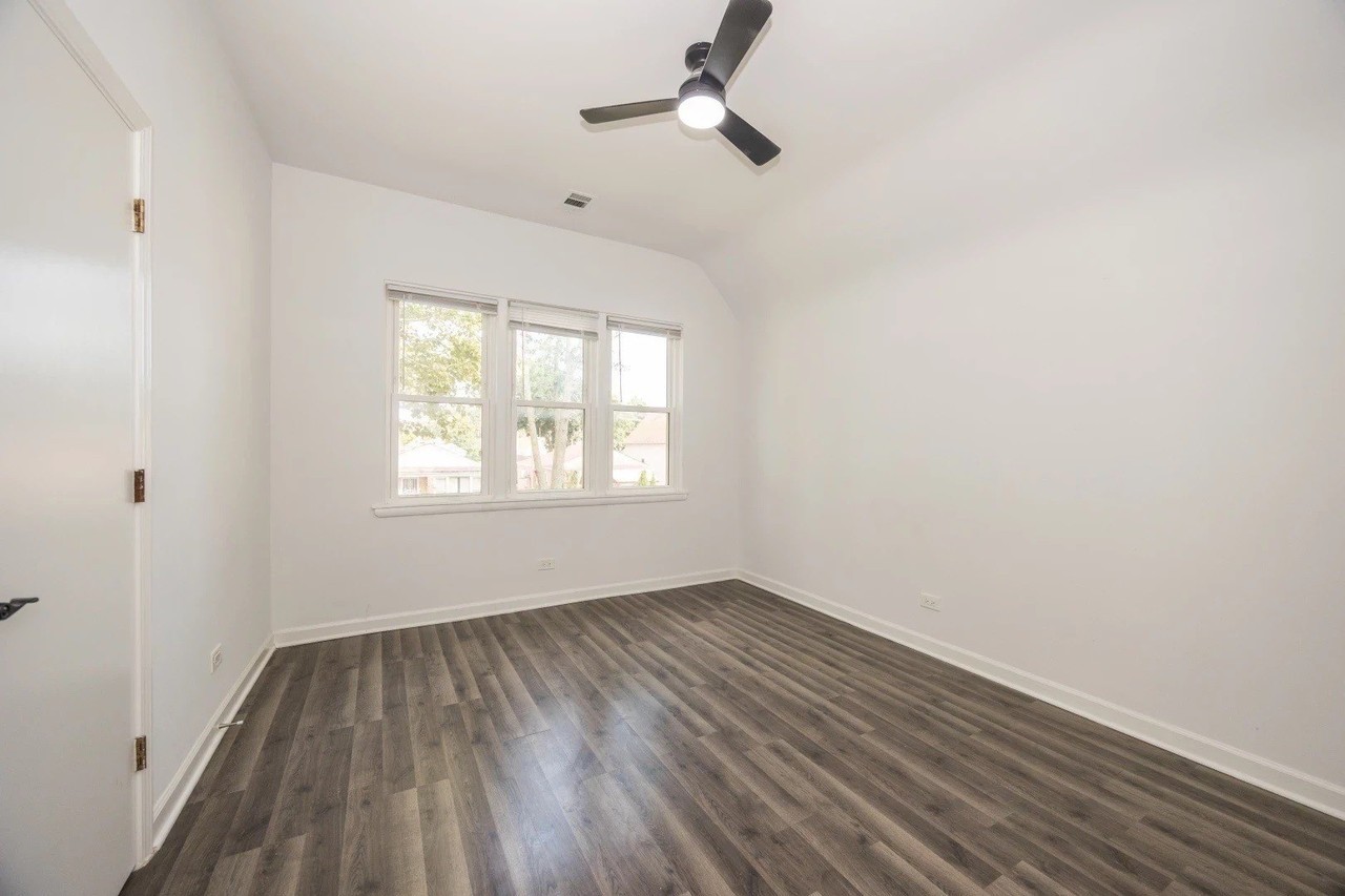 5234 S Homan Ave #2 - Photo 3 of 12