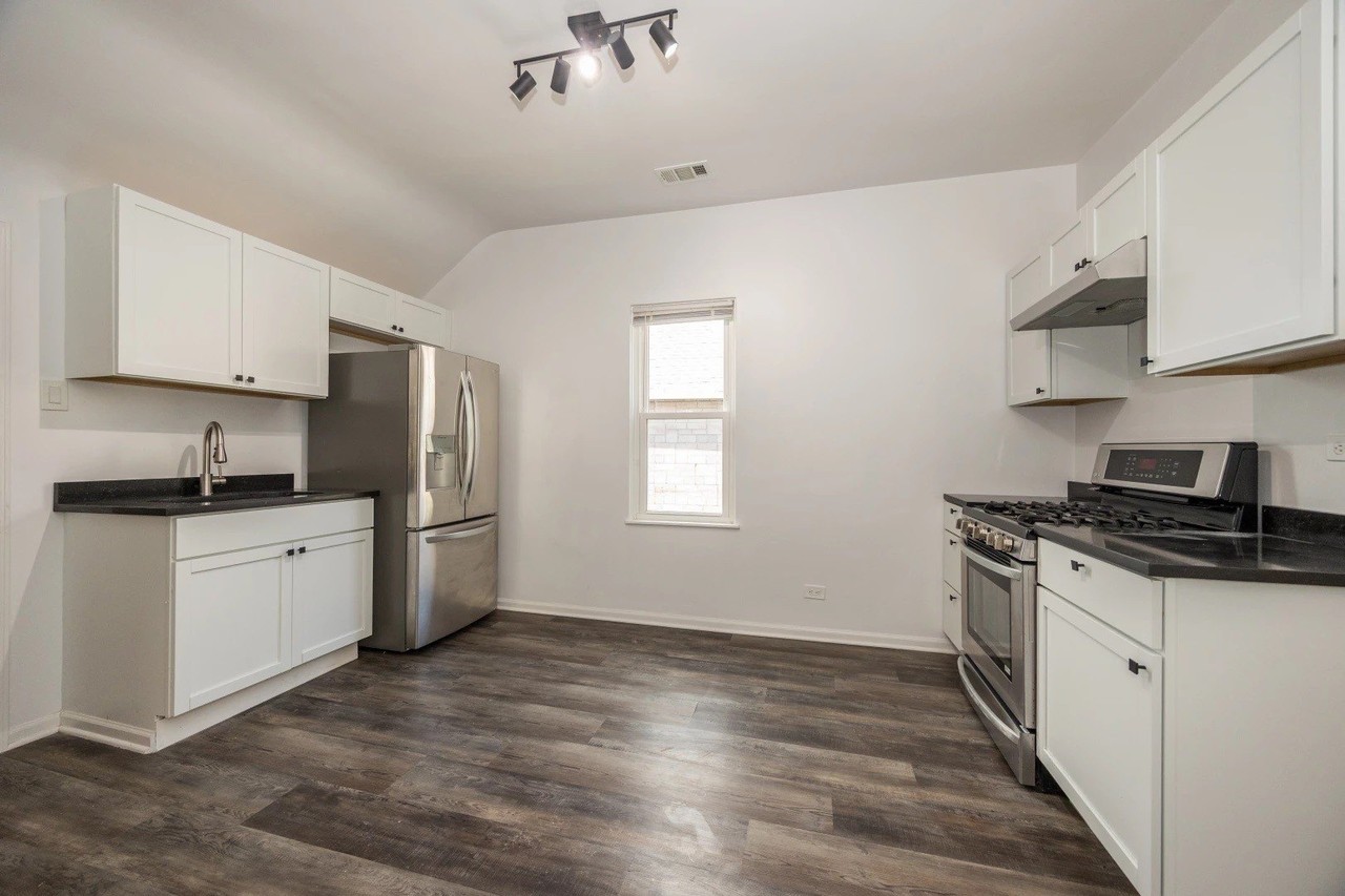 5234 S Homan Ave #2 - Photo 6 of 12