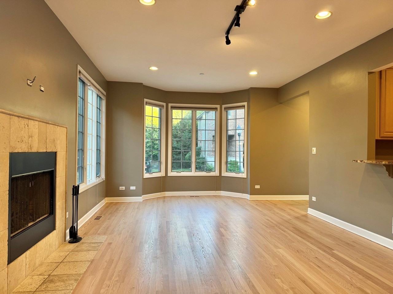 1522 Stonegate Mnr #1522 - Photo 3 of 18